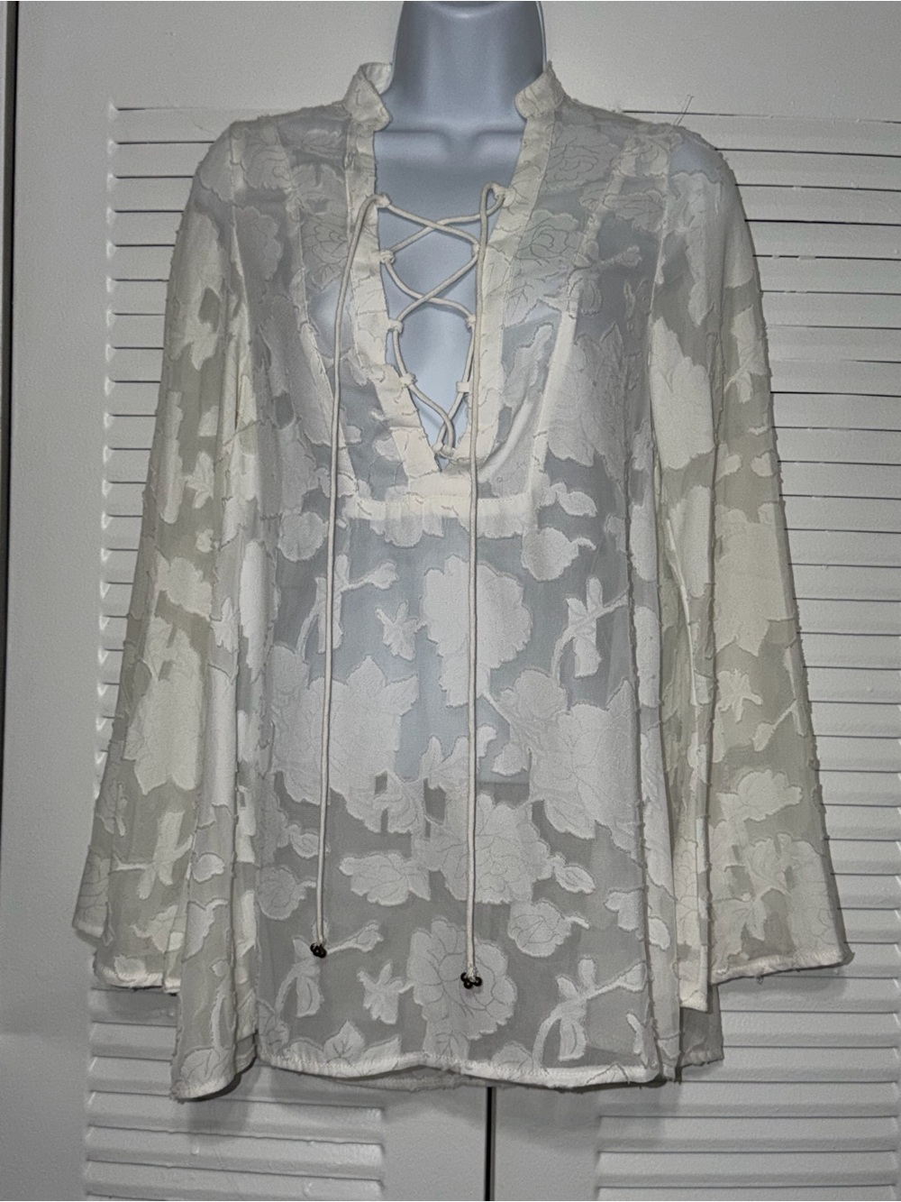 White floral lace up polyester blouse with bell sleeves, size S- T 0002